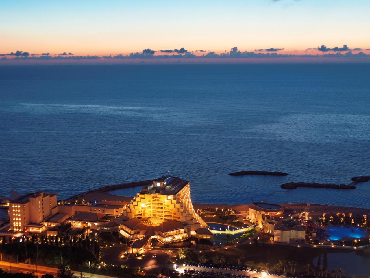 Sheraton Okinawa Sunmarina Resort Onna Ngoại thất bức ảnh