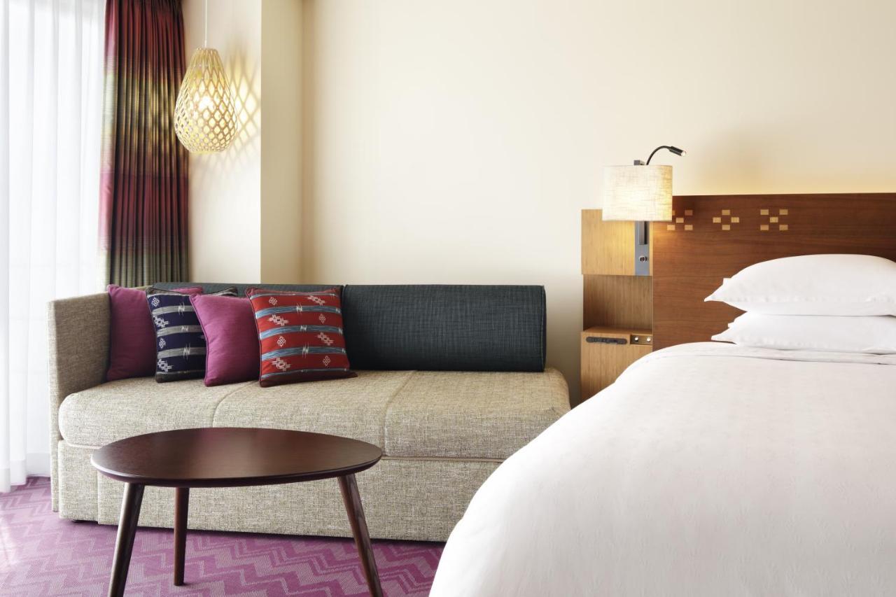 Sheraton Okinawa Sunmarina Resort Onna Ngoại thất bức ảnh